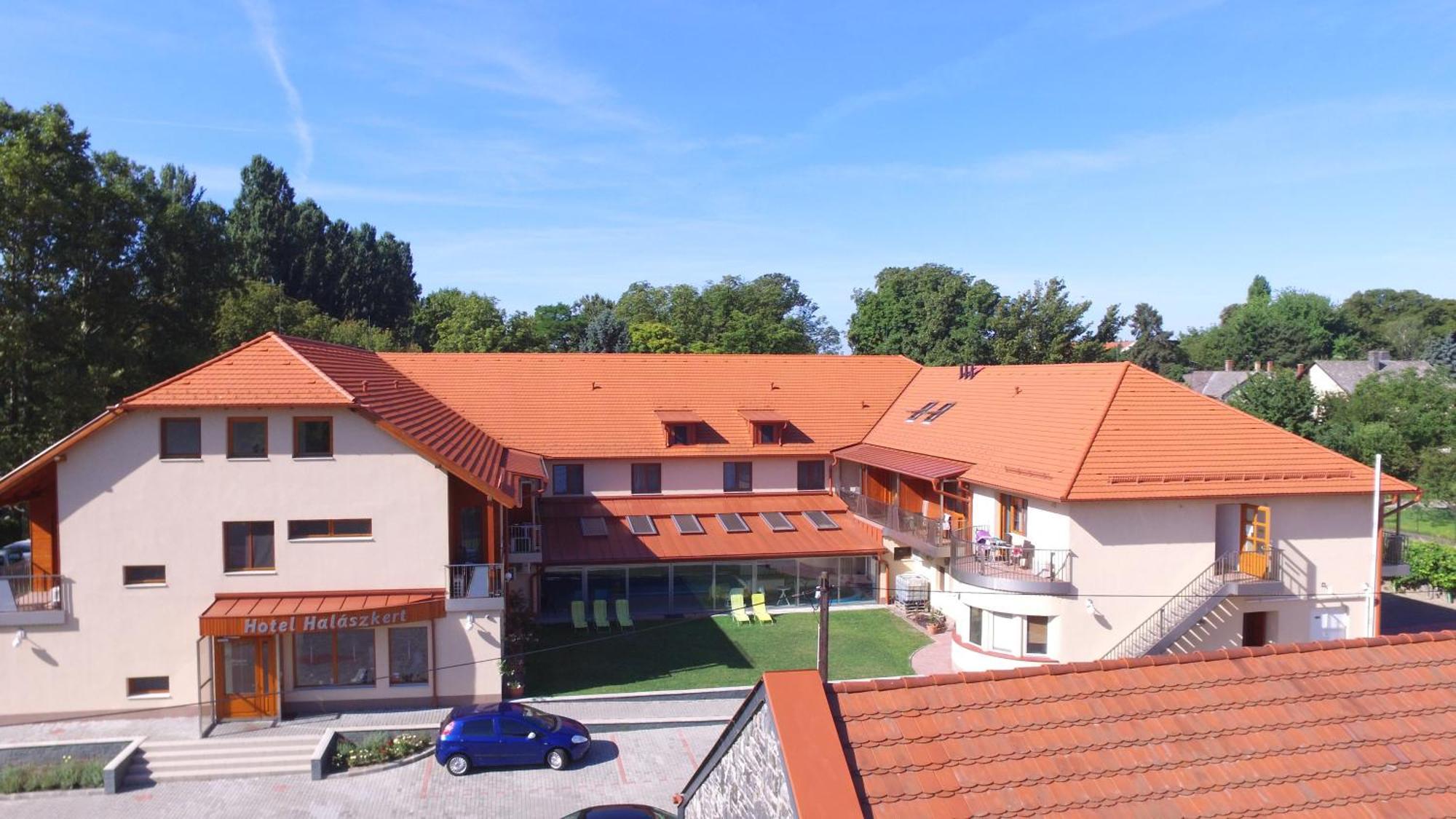 Hotel Halaszkert Badacsony Бадачонтомай Екстериор снимка