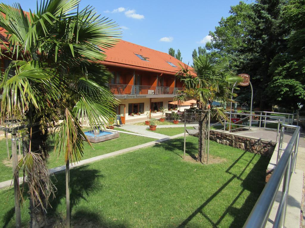 Hotel Halaszkert Badacsony Бадачонтомай Екстериор снимка